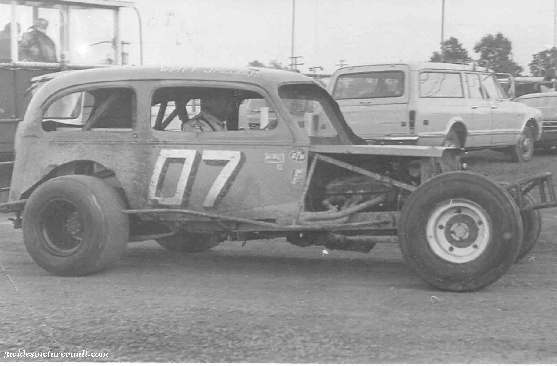 01.18.03__07_JAC_FLM_0070_1.jpg (53669 bytes)