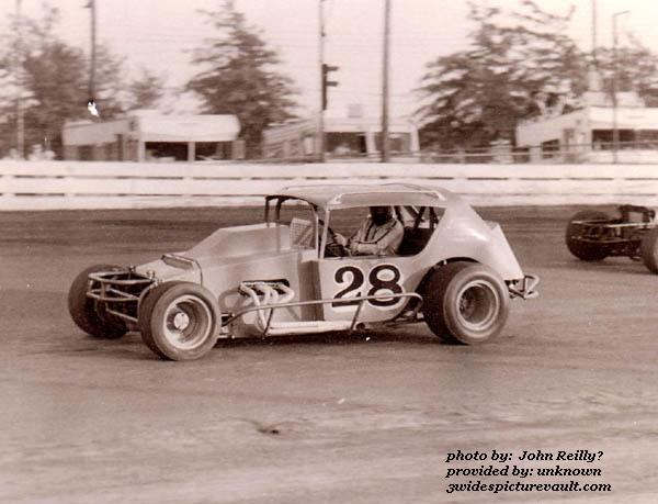 04.06.03_028_DeG_FLM_0070_1.jpg (50193 bytes)