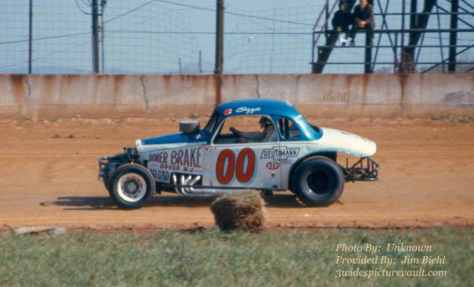 b12.22.05__00_REU_NAZ_0070_1.jpg (93714 bytes)