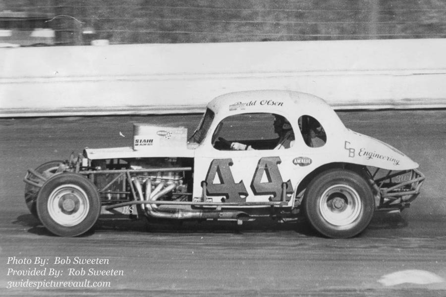 b12.31.05_044_OLS_UNK_0070_1.jpg (89391 bytes)