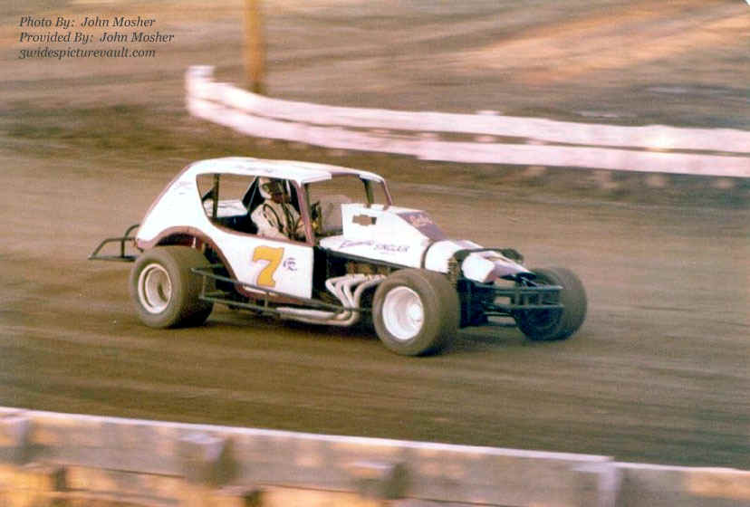 c11.30.06_7JR_ALF_FLM_0070_1.jpg (106836 bytes)