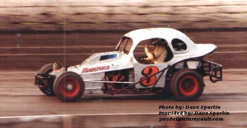 03.09.03_003_BAR_FLM_0080_1.jpg (47236 bytes)