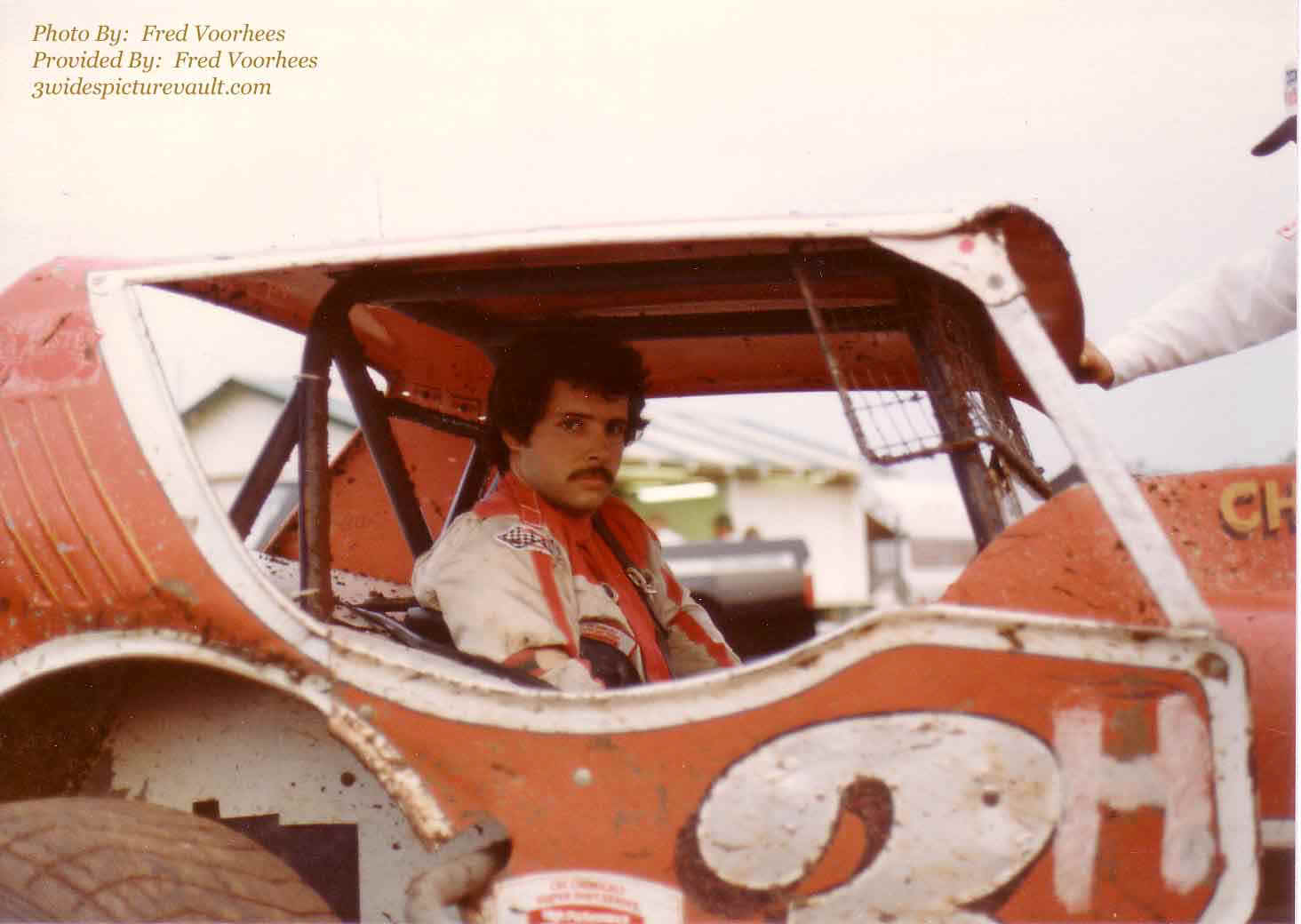 a04.02.04_03_HOR_FLM_0080V_1.jpg (89970 bytes)