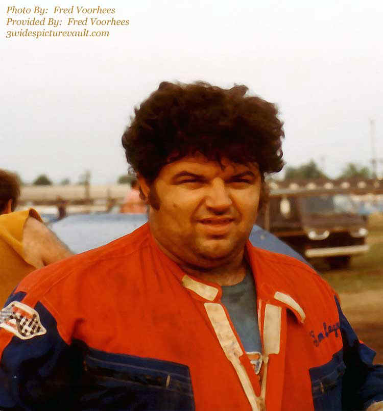 b01.02.05_043_HAG_FLM_0088V_1.jpg (56490 bytes)