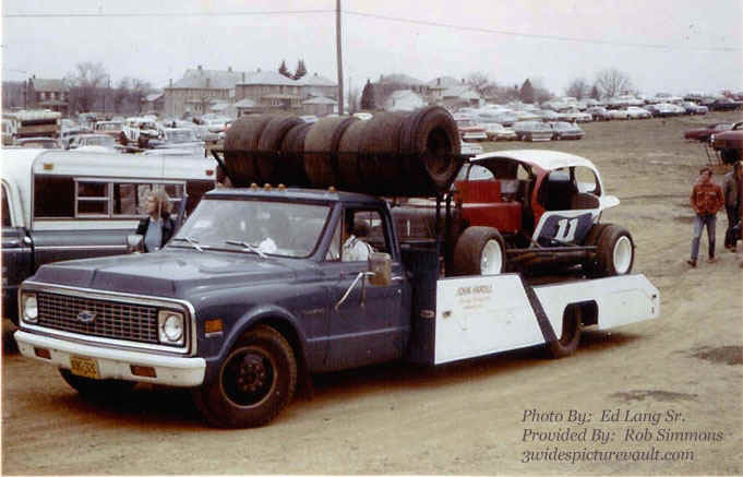 b06.27.05_011_HAR_NAZ_0070H_1.jpg (89018 bytes)