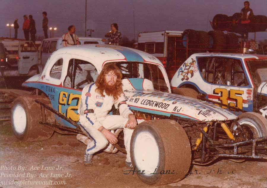 b08.07.05_GL21_TRV_FLM_0070_1.jpg (88434 bytes)