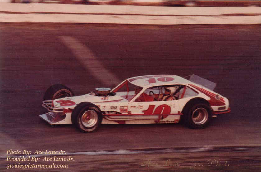 b08.28.05_010_UNK_WAL_0080_1.jpg (58547 bytes)