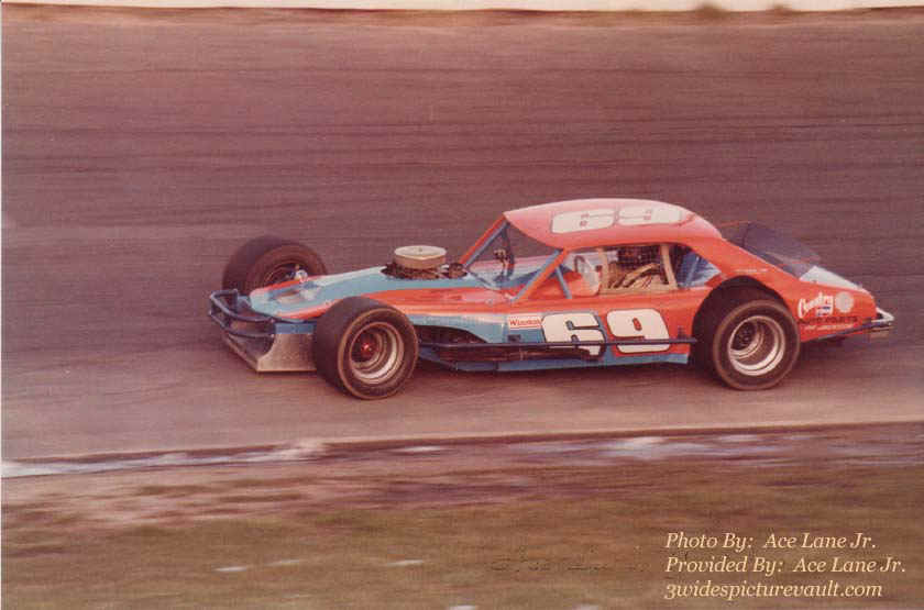 b08.28.05_069_UNK_WAL_0080_1.jpg (60019 bytes)