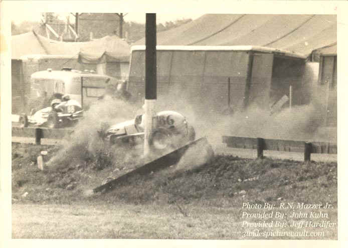 c04.02.06_086_MYS_REA_0050_1.jpg (72985 bytes)